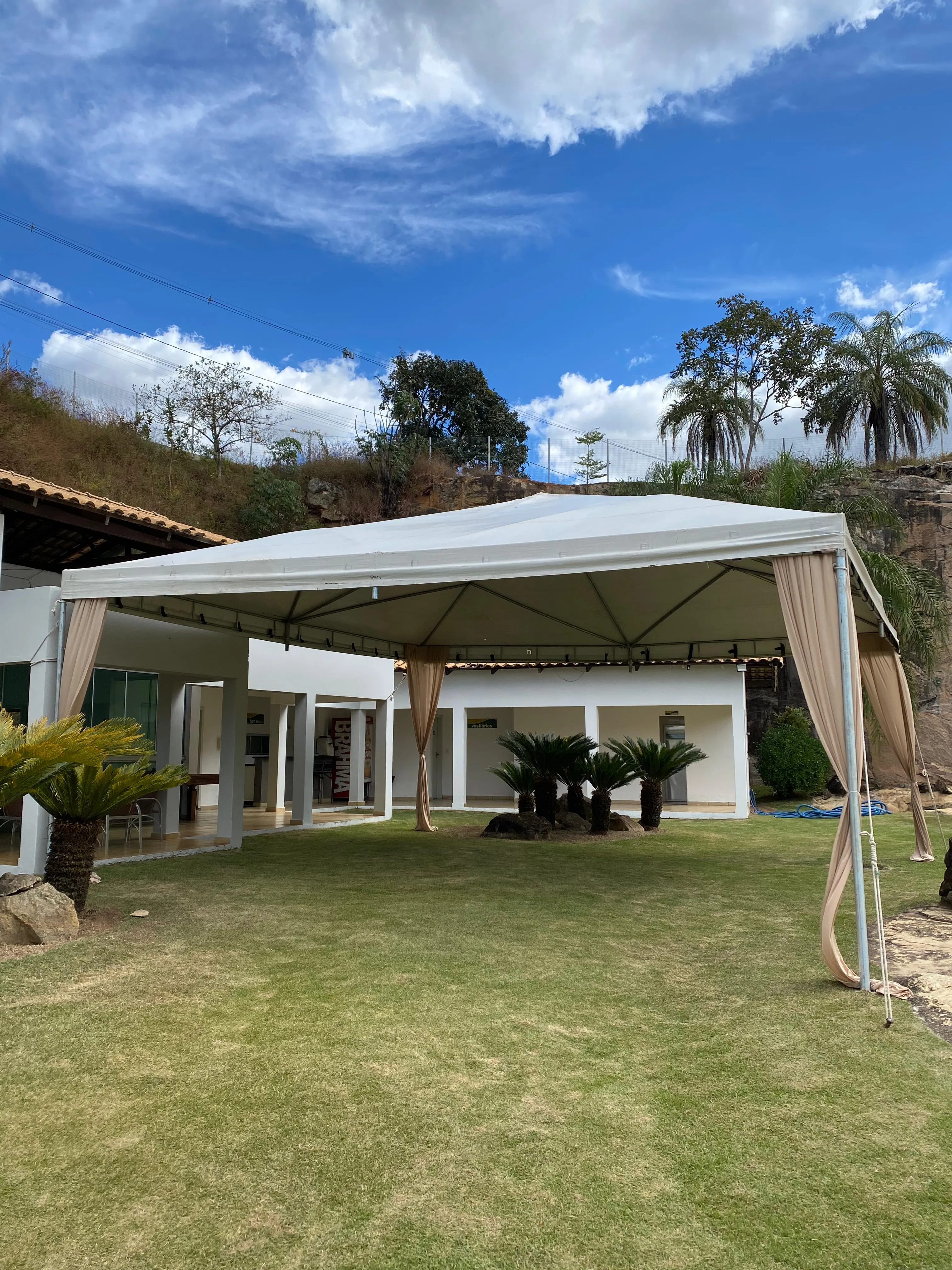 Entrega da Flex: tendas em local de cliente